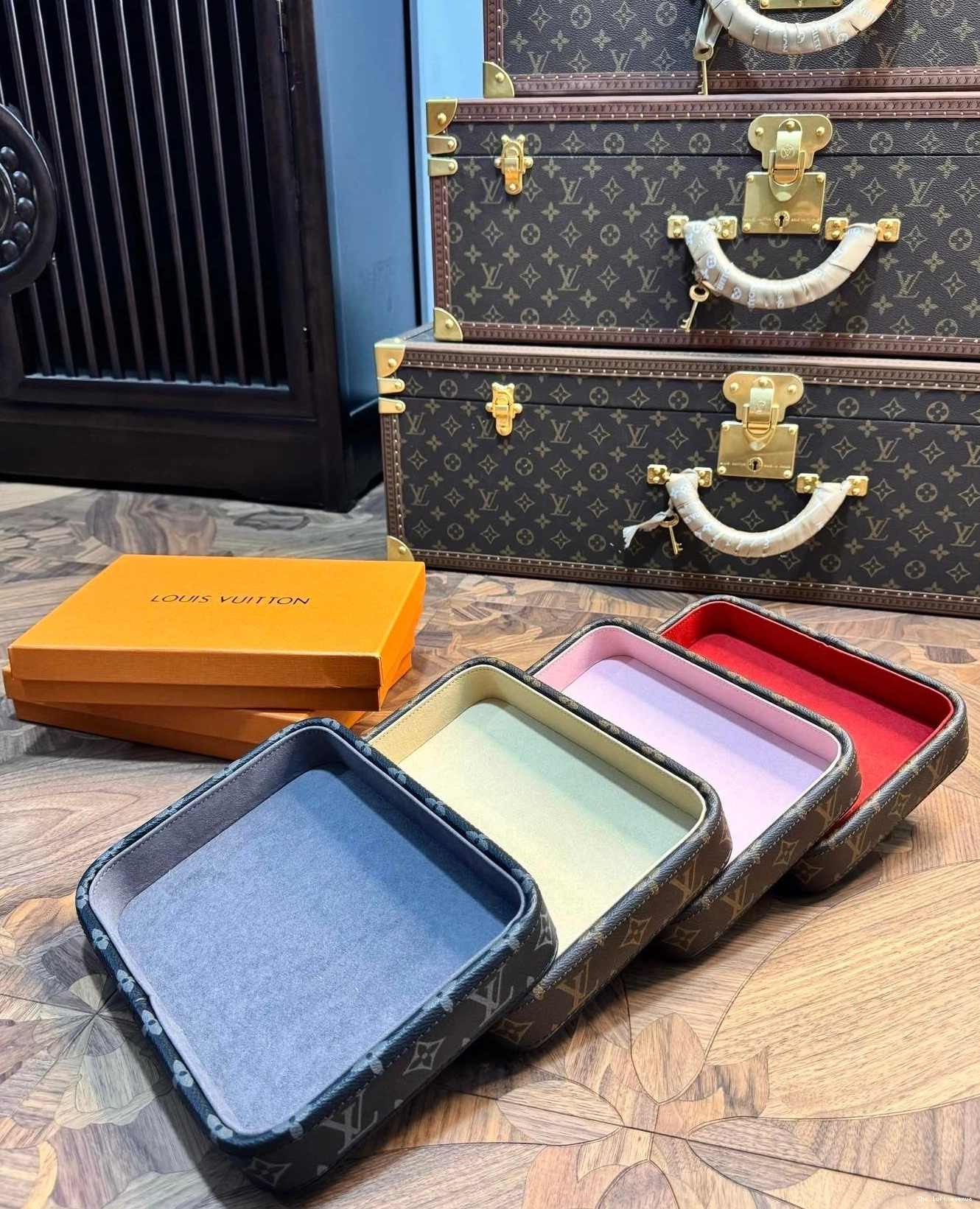 CUSTOM TRAY VALET LV 0804